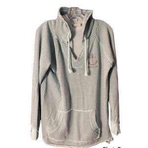 Bermuda Souvenir Distressed Hoodie XL